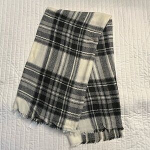 Charlotte Russe plaid blanket scarf NWT